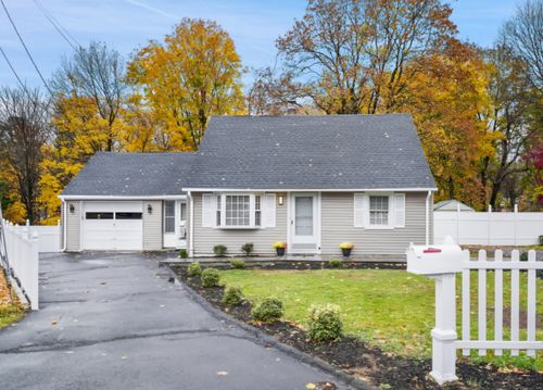 86 Old Barn Road W, Stamford, CT, 06905 | Card Image