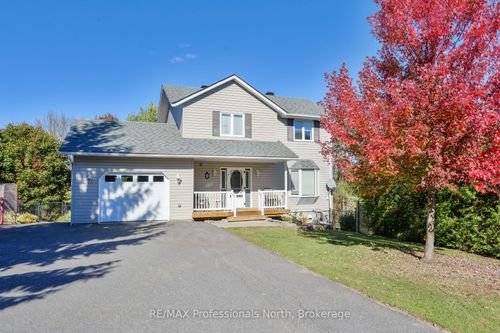 6 Lankin Ave, Bracebridge, ON, P1L1Y1 | Card Image