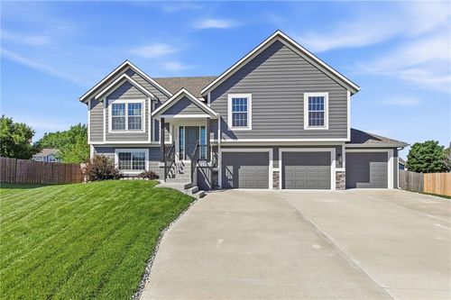 12301 S Burr Oak Cir, Peculiar, MO, 64078-2584 | Card Image