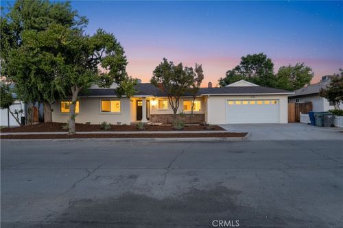 5676 N Callisch Ave, Fresno, CA, 93710-6121 | Card Image