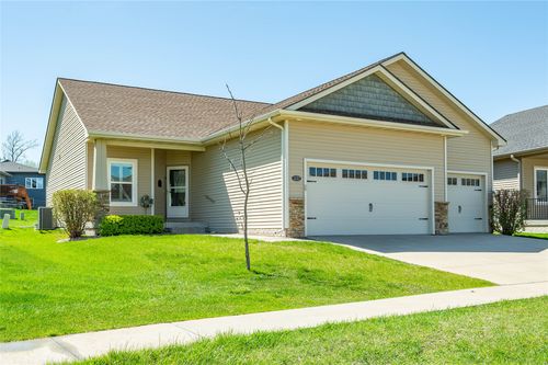 1132 15th Ave Se, Altoona, IA, 50009-2145 | Card Image