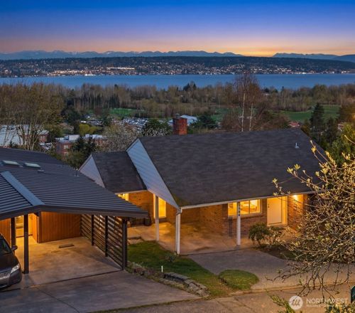 7508 56th Ave Ne, Seattle, WA, 98115-6320 | Card Image