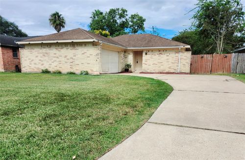 322 Windward Dr, League City, TX, 77573-9220 | Card Image