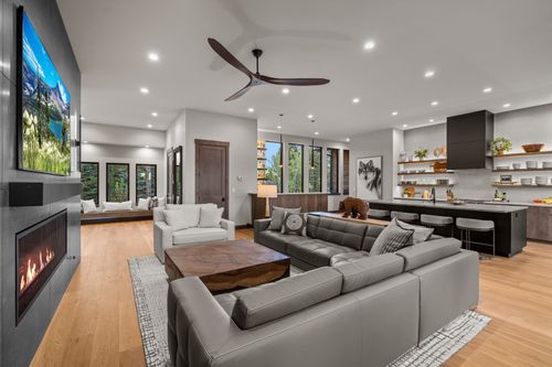 17 Marina Crest Ln, Whitefish, MT, 59937-2163 | Card Image
