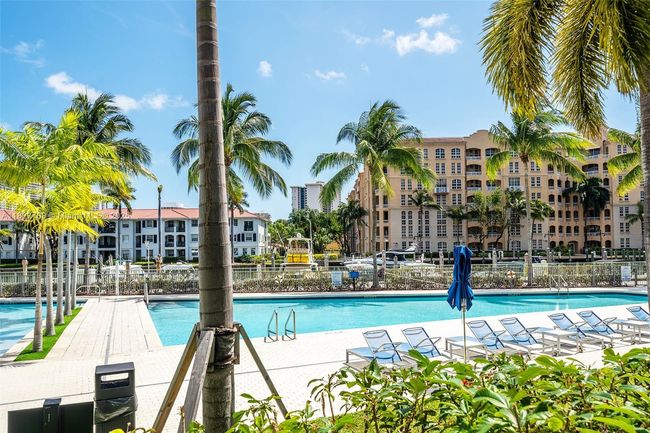 APT-140 - 2950 Ne 188 Th St, Condo with 2 bedrooms, 3 bathrooms and null parking in Aventura FL | Image 7