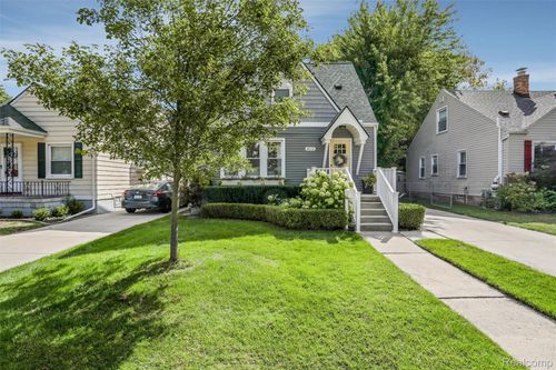 812 Edison Ave, Royal Oak, MI, 48067-2121 | Card Image