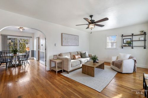 302 Nevada St, Gooding, ID, 83330-1048 | Card Image