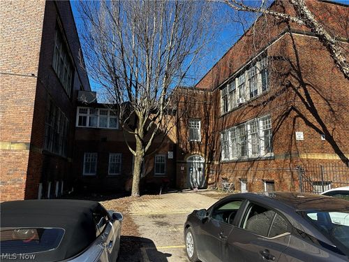 1075 E 74th St, Cleveland, OH, 44103-1979 | Card Image