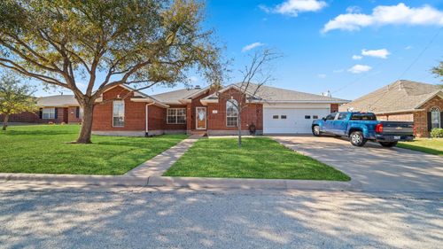831 Whispering Oaks Dr, Giddings, TX, 78942-4437 | Card Image