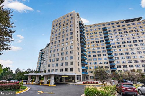 318-10500 Rockville Pike, ROCKVILLE, MD, 20852-3336 | Card Image