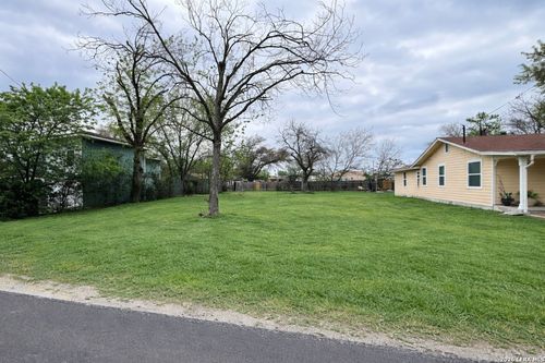 107 South St, Converse, TX, 78109-2123 | Card Image