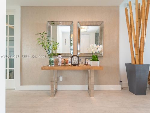 3804-1300 Brickell Bay Dr, Miami, FL, 33131-3485 | Card Image