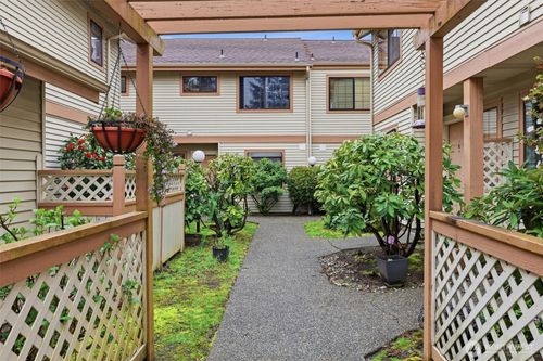 b10-1572 Ne 177th St, Seattle, WA, 98155 | Card Image