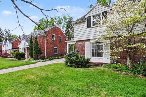 3851 Brewster St, Dearborn, MI, 48120-1057 | Card Image