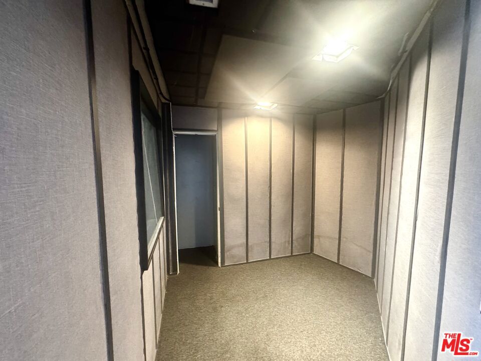 Commercial Lease in North Hollywood 2