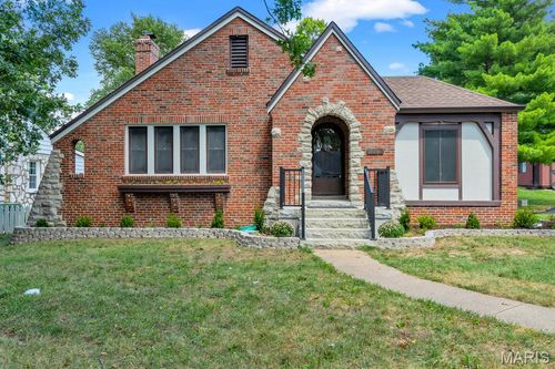 8701 Litzsinger Dr, Brentwood, MO, 63144-2305 | Card Image
