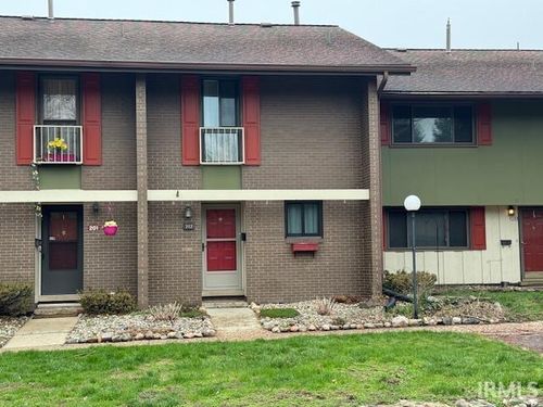 202-2500 Topsfield Rd, South Bend, IN, 46614-2447 | Card Image