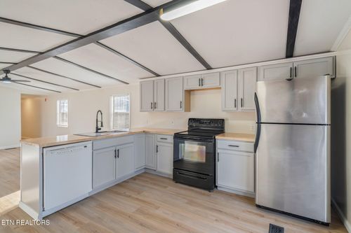 817 Vanessa Way, Heiskell, TN, 37754-2178 | Card Image