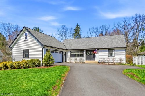 399 Walters Rd, Chagrin Falls, OH, 44022-2936 | Card Image