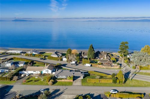 245 Elizabeth Ave, Qualicum Beach, BC, V9K1G8 | Card Image