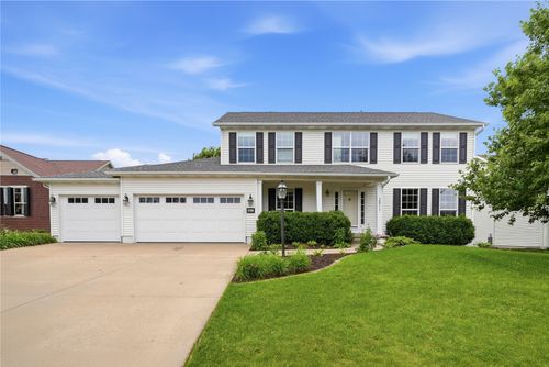 2511 Grey Wolf, Hiawatha, IA, 52233-7950 | Card Image