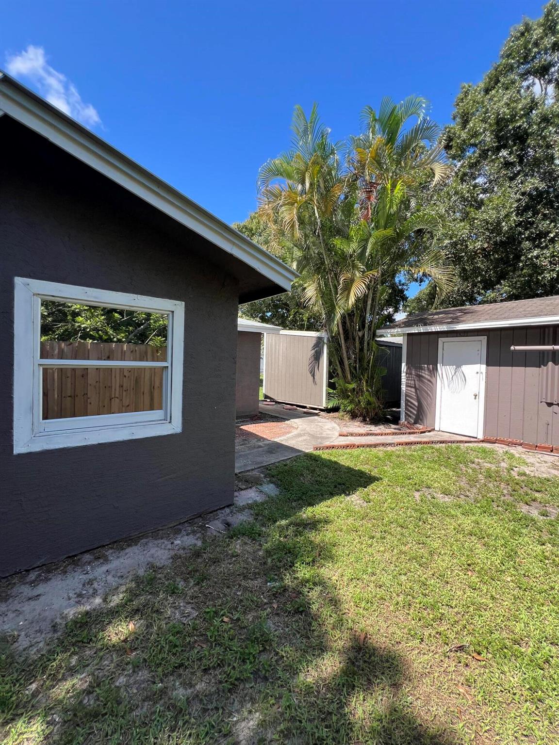 Apple St, Fort Pierce, FL 34950
