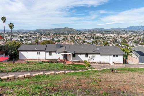 1192 Merritt Dr, El Cajon, CA, 92020-6717 | Card Image