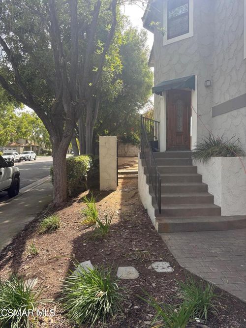 29740 Strawberry Hill Dr, Agoura Hills, CA, 91301-4007 | Card Image