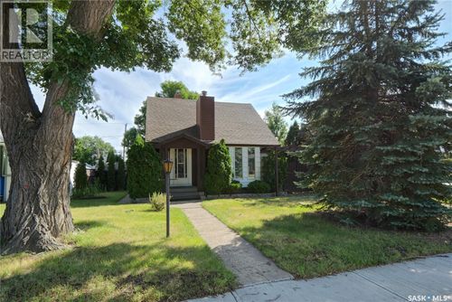 1137 Monk Ave, Moose Jaw, SK, S6H4E5 | Card Image