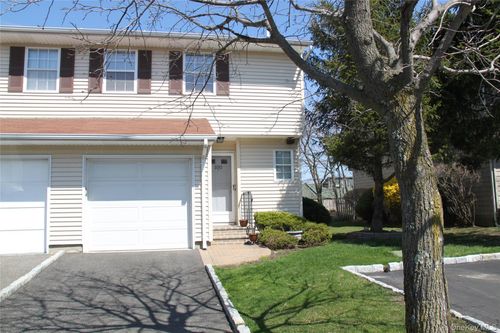 100 Woodlake Dr W, Woodbury, NY, 11797-2303 | Card Image