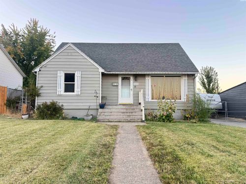 803 Crescent Drive, Grandview, WA, 98930 | Card Image