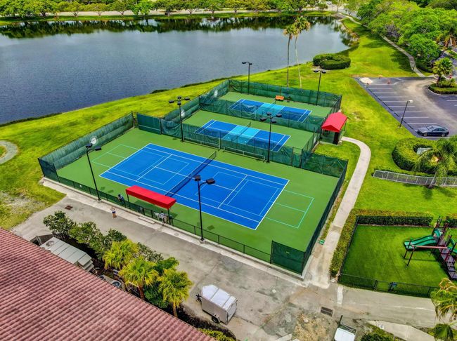 405 Brackenwood Ln S, Condo with 2 bedrooms, 2 bathrooms and null parking in Palm Beach Gardens FL | Image 59