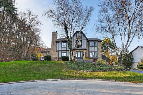 40 Parkwood Rd, Grimsby, ON, L3M4K9 | Card Image