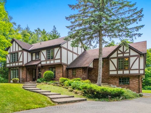 832 Boston Mills Rd, Terra Cotta, ON, L7C0L7 | Card Image