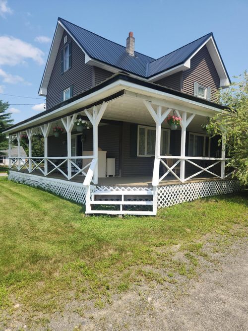 53 Water St, Howland, ME, 04448-3704 | Card Image