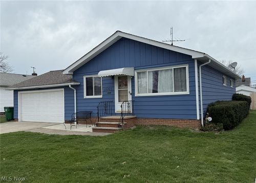 30305 Arnold Rd, Willowick, OH, 44095-4910 | Card Image