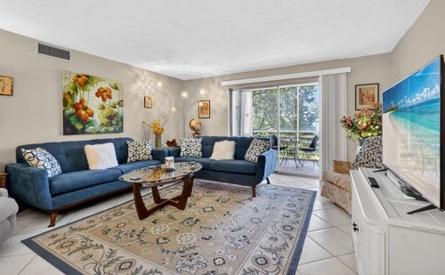 318-330 Ne 26th Ave, Boynton Beach, FL, 33435-2062 | Card Image