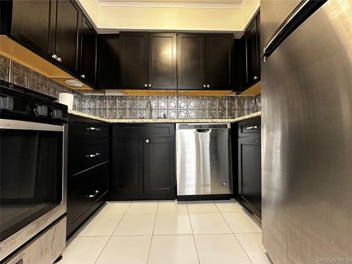 9-9 Bailey Ct, Middle Island, NY, 11953-1319 | Card Image