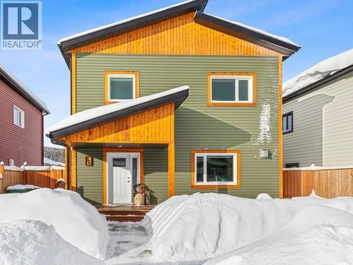 36 Evelyn Ave, Whitehorse, YT, Y1A0S5 | Card Image