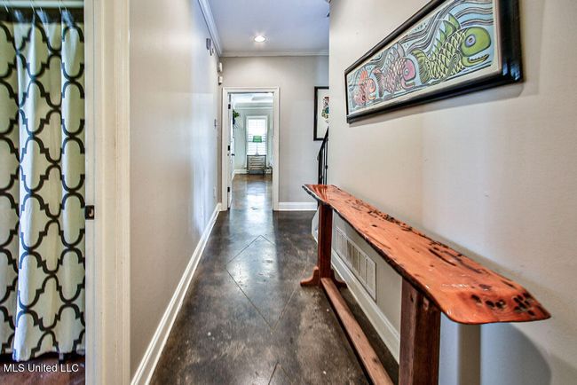 C Laundry Room w Sink and Laundry Shoot | Image 25