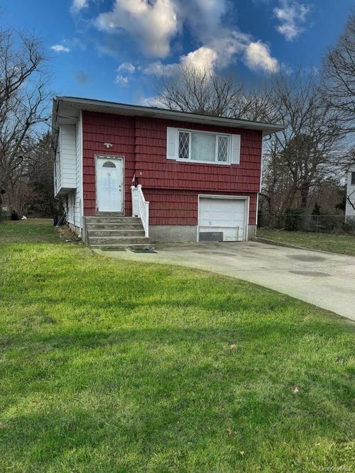 16 Jewel St, Brentwood, NY, 11717-6506 | Card Image