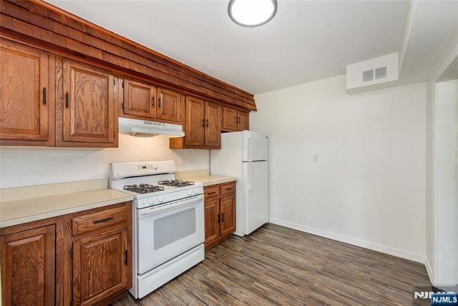 14 Van Wagoner Ave, Home with 2 bedrooms, 1 bathrooms and null parking in Clifton NJ | Image 7