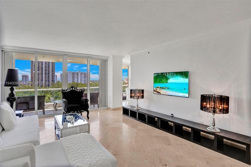 808-7000 Island Blvd, Aventura, FL, 33160-2405 | Card Image