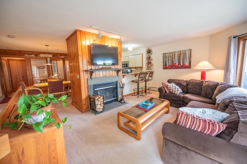 6d-15 Haymaker Lane, Wilmington, VT, 05363 | Card Image