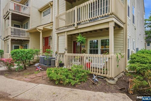 3 Juniper Ct, Clifton, NJ, 07014-1358 | Card Image