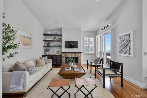 228 5th Pl, Manhattan Beach, CA, 90266-5730 | Card Image