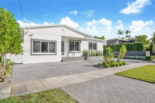 8071 Noremac Ave, Miami Beach, FL, 33141-1753 | Card Image