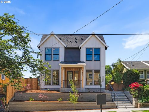 2-1220 Se Center St, Portland, OR, 97202 | Card Image