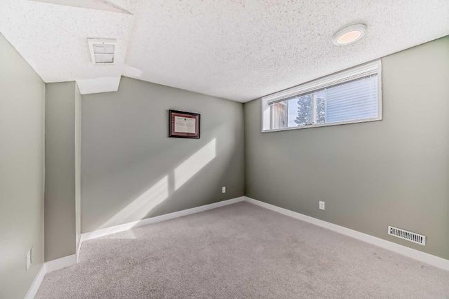440 Cantrell Drive Sw, Home with 3 bedrooms, 1 bathrooms and 4 parking in Calgary AB | Image 16