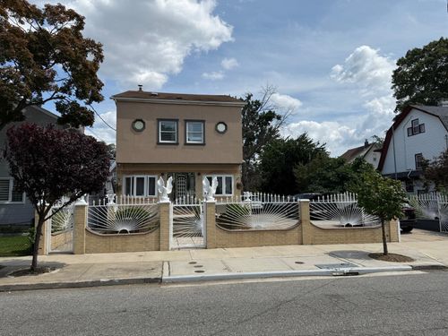 10805 223rd St, Queens Village, NY, 11429-2558 | Card Image